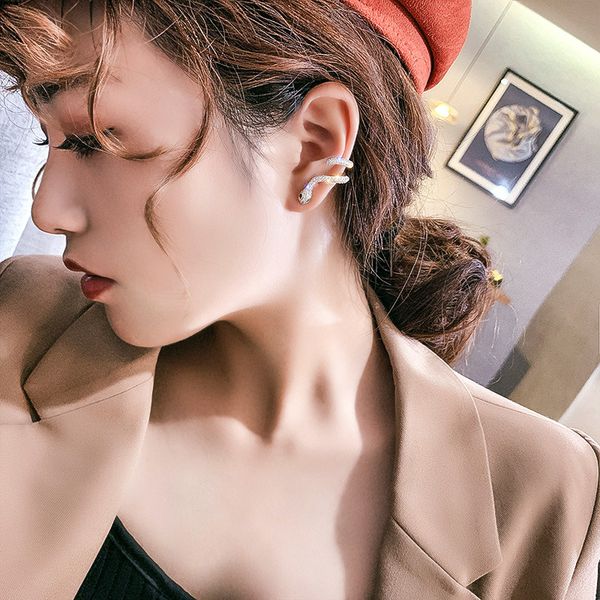 fashion 925 silver needle simulated snakes fine zircon-embedded earrings super flash european and american high-profile earrings u-shaped ea, Golden
fashion 925 silver needle simulated snakes fine zircon-embedded earrings super flash european and american high-profile earrings u-shaped ea, Golden