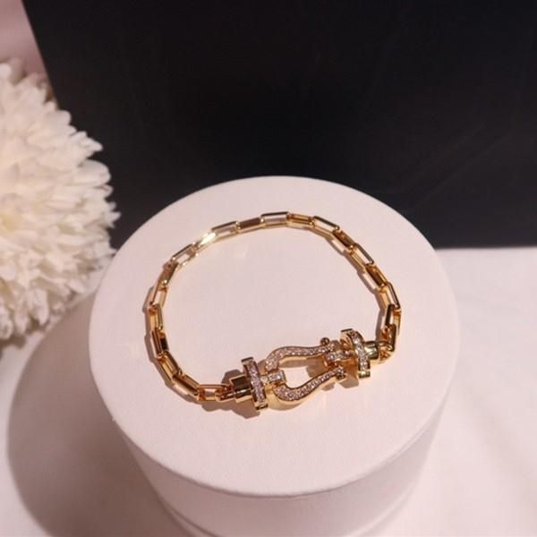 horseshoe micro-inlaid fashion designer bracelet luxury designer jewelry women bracelet, Golden;silver
horseshoe micro-inlaid fashion designer bracelet luxury designer jewelry women bracelet, Golden;silver