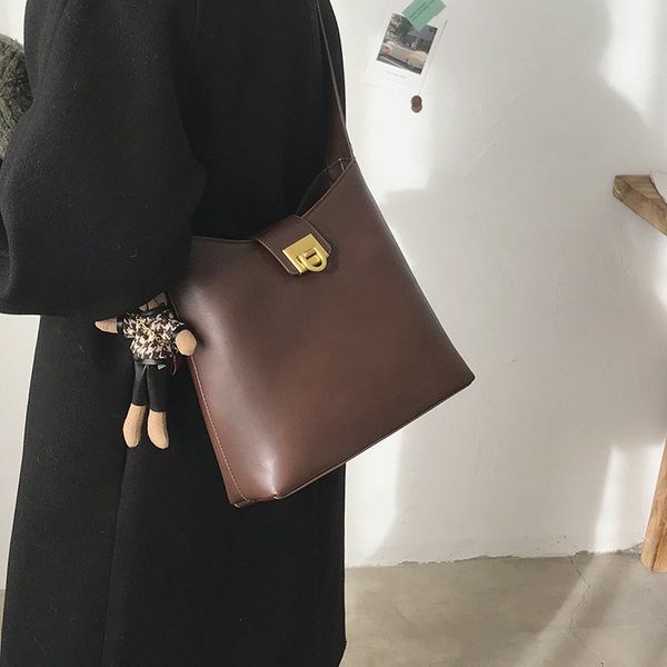 large capacity bag women's new autumn / winter 2020 net red bucket bag with simple texture and versatile ins shoulder bag c1114
large capacity bag women's new autumn / winter 2020 net red bucket bag with simple texture and versatile ins shoulder bag c1114
