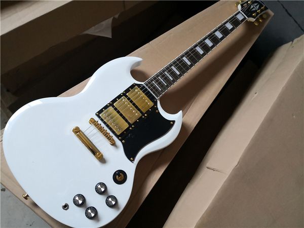 custom classic electric guitar, 400 white body, hhh pickup, gold knob, fixed bridge
custom classic electric guitar, 400 white body, hhh pickup, gold knob, fixed bridge