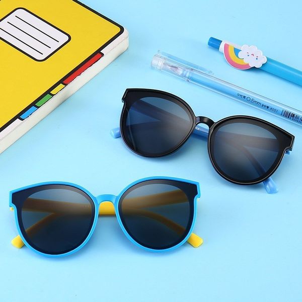 children's glasses tiktok fashion sunglasses, boys and girls anti ultraviolet noise, dark glass, soft silicone polarizer, White;black
children's glasses tiktok fashion sunglasses, boys and girls anti ultraviolet noise, dark glass, soft silicone polarizer, White;black
