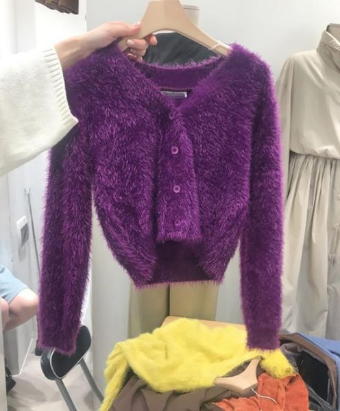2020 autumn and winter new low-neck button imitation mink fluffy knitted women sweater, White;black
2020 autumn and winter new low-neck button imitation mink fluffy knitted women sweater, White;black