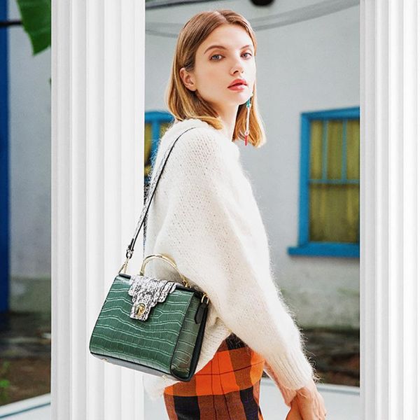 crocodile pattern genuine leather handbags women shoulder bags luxury women messenger bags designer famous brands high quality
crocodile pattern genuine leather handbags women shoulder bags luxury women messenger bags designer famous brands high quality