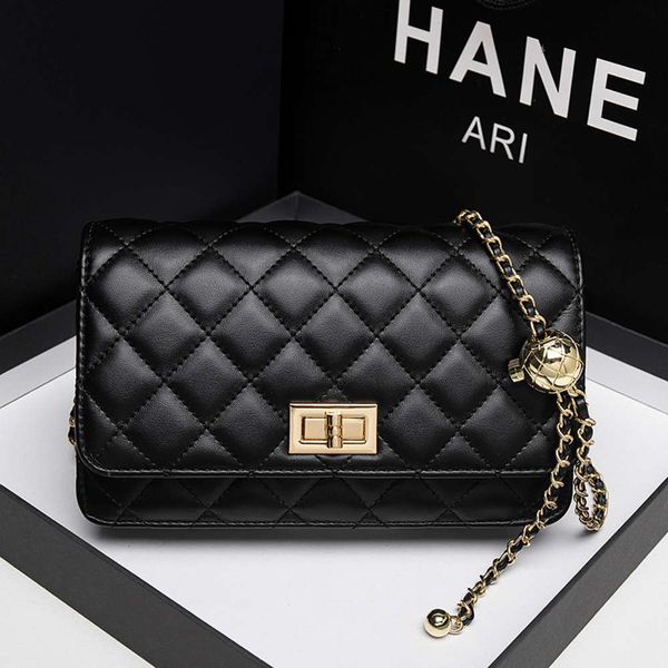 2021 new fashion fragrance lingge chain small leather women's with one shoulder designers hand tote mini women bags
2021 new fashion fragrance lingge chain small leather women's with one shoulder designers hand tote mini women bags