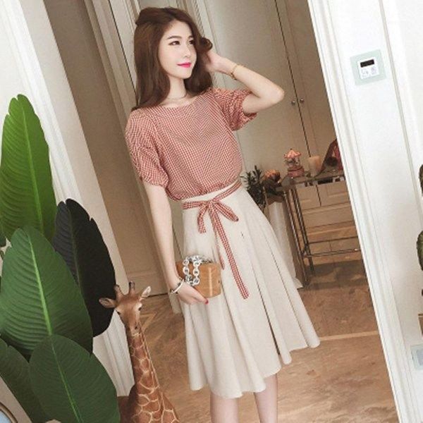 new fashion women's wear in summer 2020 short sleeve t-shirt middle skirt women's two piece french leisure suit trend1, White
new fashion women's wear in summer 2020 short sleeve t-shirt middle skirt women's two piece french leisure suit trend1, White