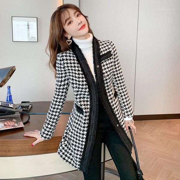 fashion women's woolen coat 2020 autumn/winter new fashion houndstooth contrast stitching mid-length coat1, Black
fashion women's woolen coat 2020 autumn/winter new fashion houndstooth contrast stitching mid-length coat1, Black