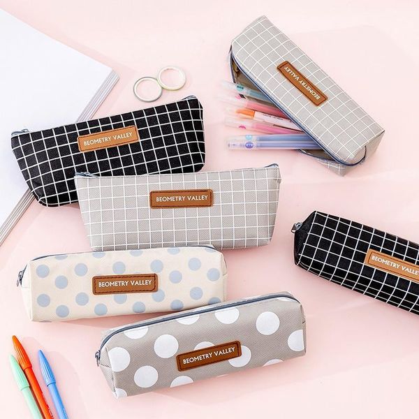 pencil cases creative simple plaid case stationery bag male and female students school bag1
pencil cases creative simple plaid case stationery bag male and female students school bag1