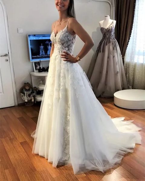 romantic v neck a line wedding dresses elegant lace appliques soft tulle bridal gowns spaghetti 2021 sleeveless customize bride dress, White
romantic v neck a line wedding dresses elegant lace appliques soft tulle bridal gowns spaghetti 2021 sleeveless customize bride dress, White