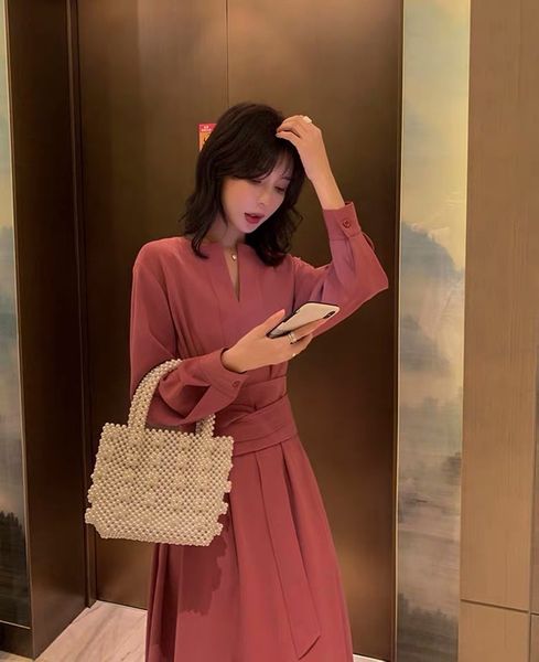 early autumn 2020 national dress new french minority fashion goddess temperament small fragrance v-neck dress fashion trend p0wna, Black;gray
early autumn 2020 national dress new french minority fashion goddess temperament small fragrance v-neck dress fashion trend p0wna, Black;gray