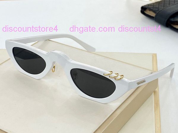 1032 fashiong sunglasses with uvstone protection women vintage oval frame come with case, White;black
1032 fashiong sunglasses with uvstone protection women vintage oval frame come with case, White;black