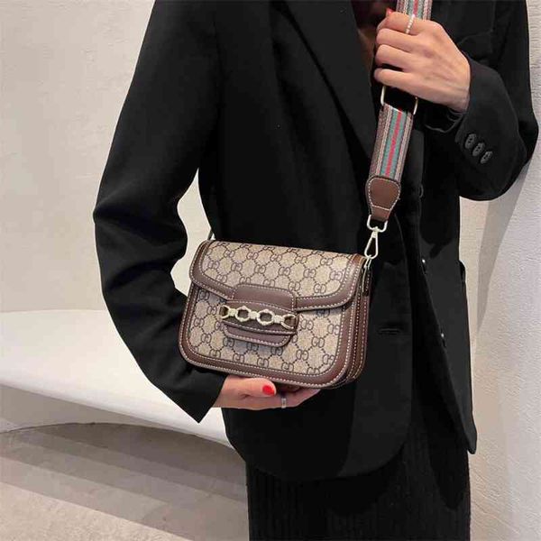 2022 factory outlet autumn and ni ni's same style horse title buckle women's messenger winter bag single shoulder hwri
2022 factory outlet autumn and ni ni's same style horse title buckle women's messenger winter bag single shoulder hwri