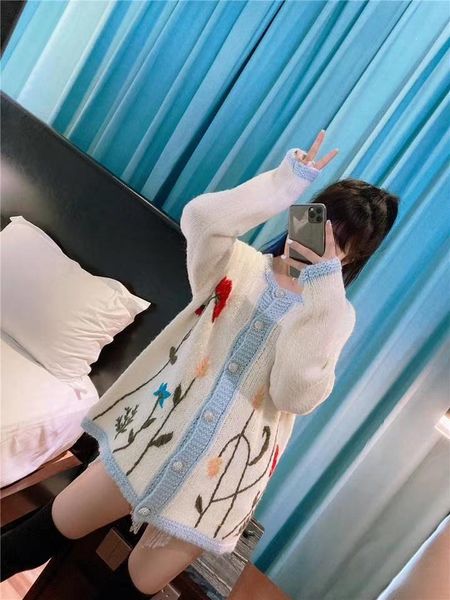 2020 autumn new retro gentle vintage flowers crocheted loose long-sleeved sweater coat women, White
2020 autumn new retro gentle vintage flowers crocheted loose long-sleeved sweater coat women, White