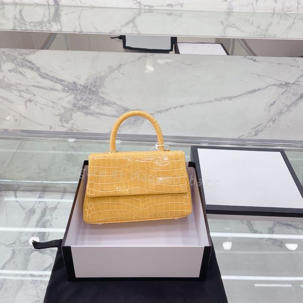 designer luxury women the tote bag fashion versatile handbags shoulder crossbody bags purse telfars totes large capacity saddle wallets 7a 3
designer luxury women the tote bag fashion versatile handbags shoulder crossbody bags purse telfars totes large capacity saddle wallets 7a 3