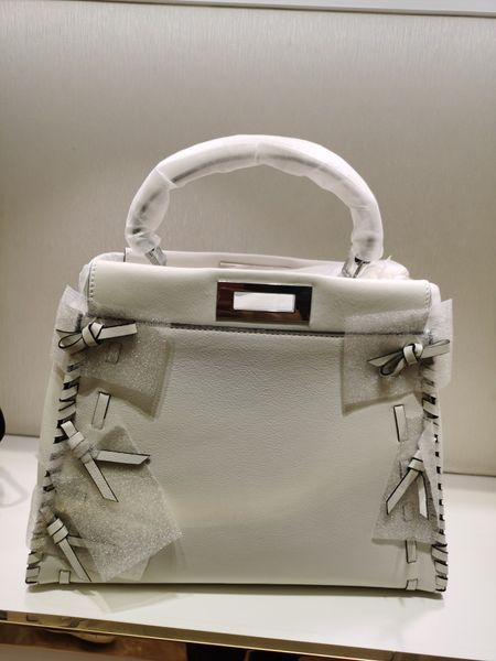 whosale white and pink design handbag 33cm, calf leather,without box,fast delivery,pls contact me for more details
whosale white and pink design handbag 33cm, calf leather,without box,fast delivery,pls contact me for more details