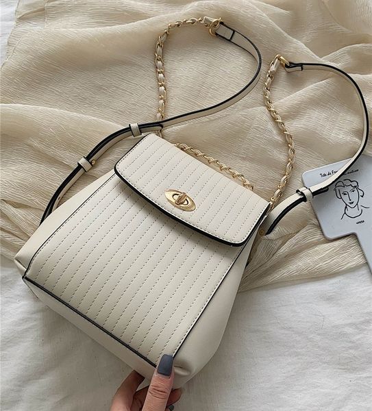 luxury design stripe women backpacks chain female shoulder bag ladies totes pu leather schoolbag backpacks bagpack for girls c1023
luxury design stripe women backpacks chain female shoulder bag ladies totes pu leather schoolbag backpacks bagpack for girls c1023