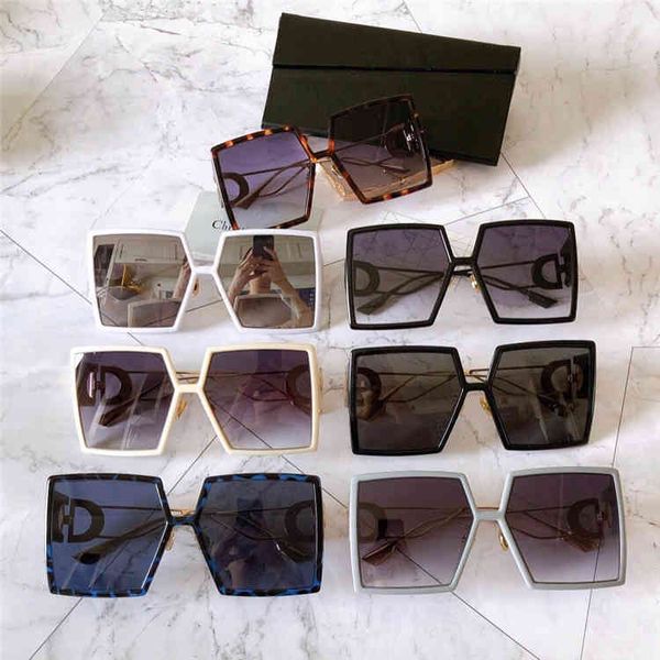 2022 factory wholesale li ai ying same women montaigne 30montaigne large box fashion, White;black
2022 factory wholesale li ai ying same women montaigne 30montaigne large box fashion, White;black