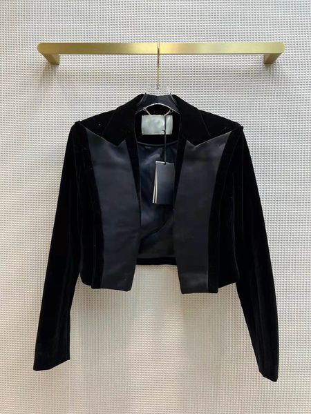 star suits of the same style, high-grade velvet gun-point collar and waist short velvet shorts are a perfect match, White;black
star suits of the same style, high-grade velvet gun-point collar and waist short velvet shorts are a perfect match, White;black