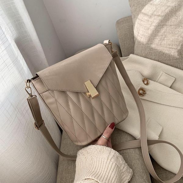 new women bucket shoulder bag 2020 fashion large capacity leather cross body versatile bag female causal tote handbags
new women bucket shoulder bag 2020 fashion large capacity leather cross body versatile bag female causal tote handbags