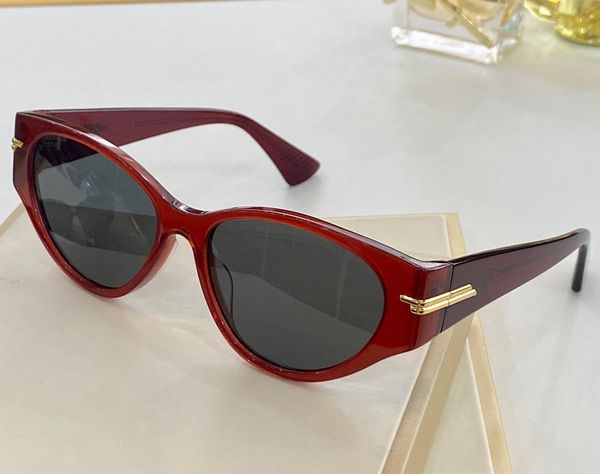 1002 new ladies glasses electroplating retro square frame glasses simple fashion mens simple and popular style with box, White;black
1002 new ladies glasses electroplating retro square frame glasses simple fashion mens simple and popular style with box, White;black