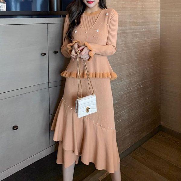 2020 autumn winter sweater dress set women new beading vest + knitted long sleeve mid-calf dress two piece outfits suits womens, Gray
2020 autumn winter sweater dress set women new beading vest + knitted long sleeve mid-calf dress two piece outfits suits womens, Gray