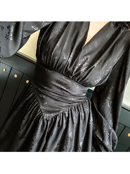 2021 new dressed in dark female loli style, long satin and jacquard to collect the waist, hugging cut, puffing sleeve, new, 2l9w, Black;gray
2021 new dressed in dark female loli style, long satin and jacquard to collect the waist, hugging cut, puffing sleeve, new, 2l9w, Black;gray