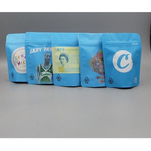 500pcs california sf восьмого майларовые восковые сумки 420 упаковки gelatti cereal молоки пэйтон cookies размер мешок 3.5g # 32569
500pcs california sf восьмого майларовые восковые сумки 420 упаковки gelatti cereal молоки пэйтон cookies размер мешок 3.5g # 32569