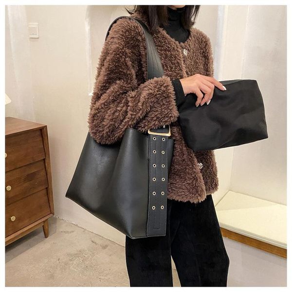shoulder bags composite bag pu leather for women 2021 brand wide belt designer handbags female trend solid color bucket black
shoulder bags composite bag pu leather for women 2021 brand wide belt designer handbags female trend solid color bucket black