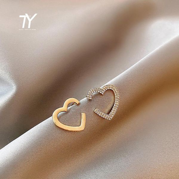 2020 new creative incomplete love modeling earrings for woman fashion korean jewelry luxury party metal peach unusual earrings, Silver
2020 new creative incomplete love modeling earrings for woman fashion korean jewelry luxury party metal peach unusual earrings, Silver