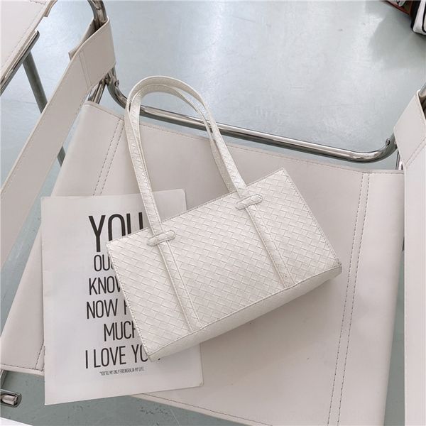autumn and winter large fashion shoulder capacity fashion women's new style net red versatile ins shoulder bag small design armpit bag
autumn and winter large fashion shoulder capacity fashion women's new style net red versatile ins shoulder bag small design armpit bag