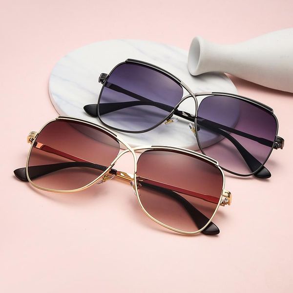 2021 new brand designer sunglasses women and men fashion metal european and american personaliy unique spectacle frames, White;black
2021 new brand designer sunglasses women and men fashion metal european and american personaliy unique spectacle frames, White;black