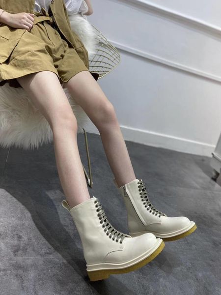 2020 luxury designer leather new martin classic motorcycle boots slim and tall versatile lacing zipper wear non-slip high quality, Black
2020 luxury designer leather new martin classic motorcycle boots slim and tall versatile lacing zipper wear non-slip high quality, Black
