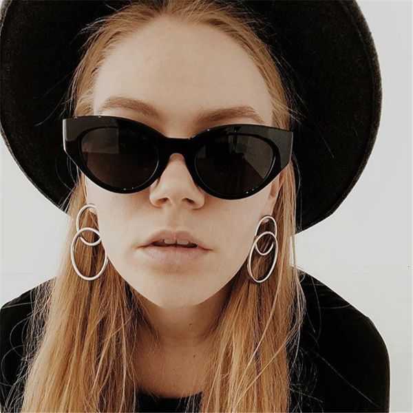 retro oval ladies sunglasses cute cat eye sun glasses women small black white triangle vintage eyeglasses female, White;black
retro oval ladies sunglasses cute cat eye sun glasses women small black white triangle vintage eyeglasses female, White;black