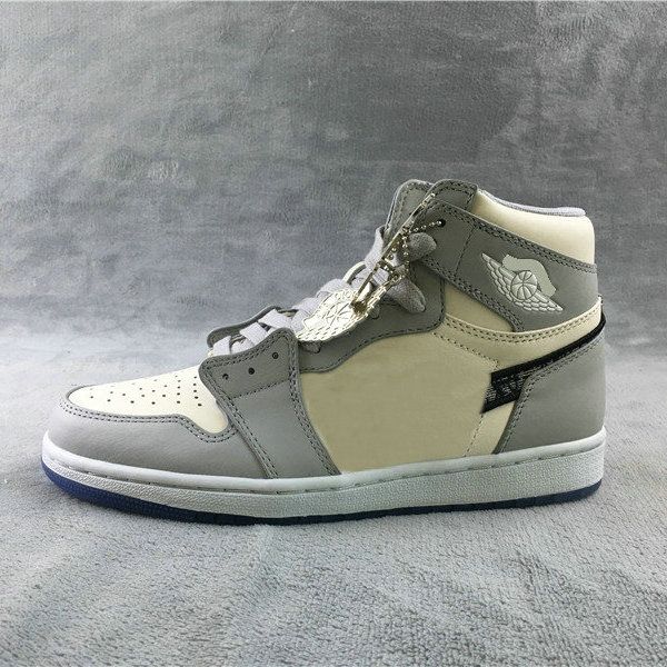 1 1s high low mens sports shoes 1s wolf grey sail pn dust white womens trainers man fashion sneakers, White;red
1 1s high low mens sports shoes 1s wolf grey sail pn dust white womens trainers man fashion sneakers, White;red
