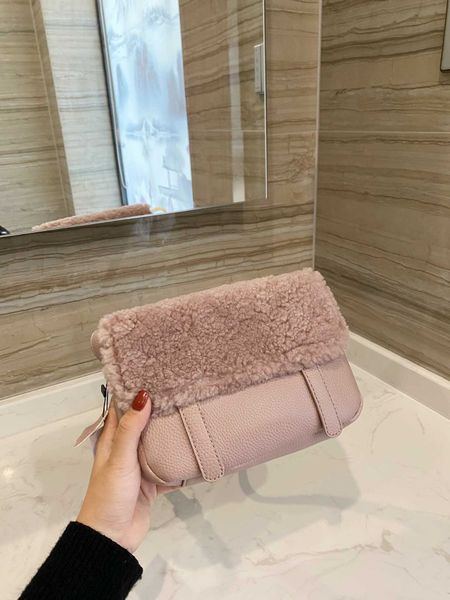 2021 luxury fashion brand super sheep designer bag warm cute wool bag soft leather shoulder bag with box wholesale
2021 luxury fashion brand super sheep designer bag warm cute wool bag soft leather shoulder bag with box wholesale