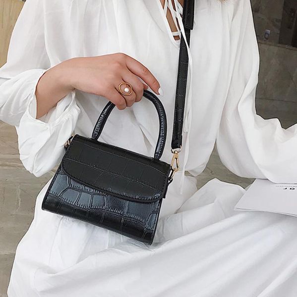 женщины ретро сумки pure color vintage pu сумки кожа messenger женщины простой crossbody сумка женская засов лоскут плеча tote
женщины ретро сумки pure color vintage pu сумки кожа messenger женщины простой crossbody сумка женская засов лоскут плеча tote