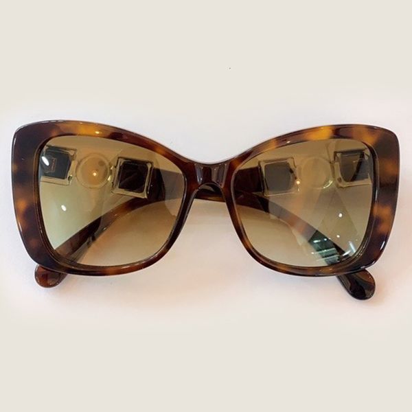2021 new oversized cat eye sunglasses men brand mirror eyeglasses luxury shades for women uv400 186m, White;black
2021 new oversized cat eye sunglasses men brand mirror eyeglasses luxury shades for women uv400 186m, White;black