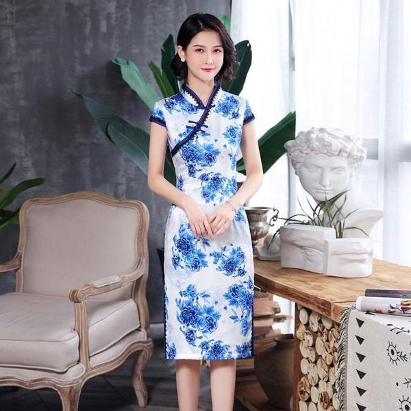 ladies vintage cheongsam dresses lace trim short chinese blue and white porcelain qi pao daily silk cheongsam oriental style1, Red
ladies vintage cheongsam dresses lace trim short chinese blue and white porcelain qi pao daily silk cheongsam oriental style1, Red