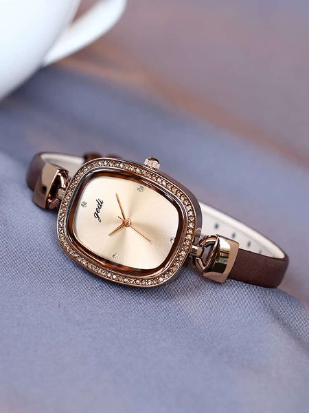 xihuan women's watch korean version simple temperament fashion trend diamond studentfrench minority, Slivery;brown
xihuan women's watch korean version simple temperament fashion trend diamond studentfrench minority, Slivery;brown