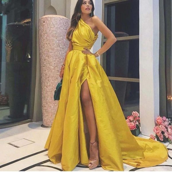 vestido de festa longo long evening dress gold side split prom party gowns one shoulder a line robe de soiree, Black;red
vestido de festa longo long evening dress gold side split prom party gowns one shoulder a line robe de soiree, Black;red