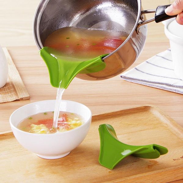 wholesale-vanzlife anti leakage kitchen funnel pot round deflector edge creative kitchen liquid silicone funnel1
wholesale-vanzlife anti leakage kitchen funnel pot round deflector edge creative kitchen liquid silicone funnel1