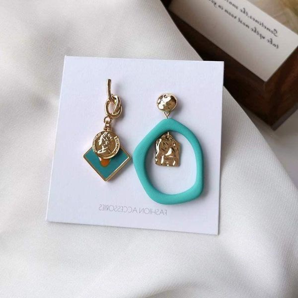 fashion asymmetric stud earrings french style restoring ancient ways is irregular geometrical drip female jewelry earring, Golden;silver
fashion asymmetric stud earrings french style restoring ancient ways is irregular geometrical drip female jewelry earring, Golden;silver