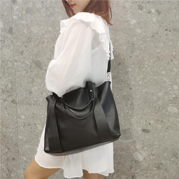 casual one-shoulder bag 2020 new large-capacity cowhide handbags leather handbags tote bags messenger
casual one-shoulder bag 2020 new large-capacity cowhide handbags leather handbags tote bags messenger