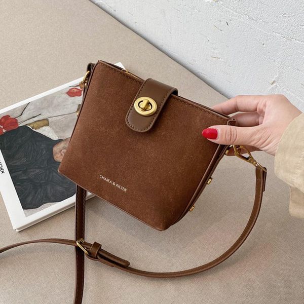 cross body olsitti fashion solid color pu leather casual shoulder bags for women 2021 luxury messenger bag sac epaule
cross body olsitti fashion solid color pu leather casual shoulder bags for women 2021 luxury messenger bag sac epaule