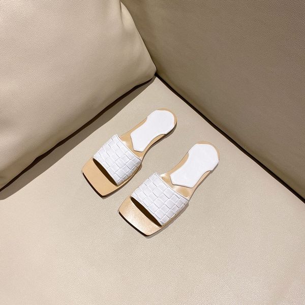 2021 women flat beach bohemian ladies party black white slide slippers woman flower luxury sandals wl52
2021 women flat beach bohemian ladies party black white slide slippers woman flower luxury sandals wl52