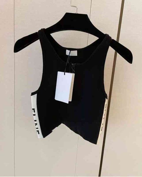 2022 factory wholesale new model early spring ce family versatile short black and white color block letter fashion sportswear women's v
2022 factory wholesale new model early spring ce family versatile short black and white color block letter fashion sportswear women's v