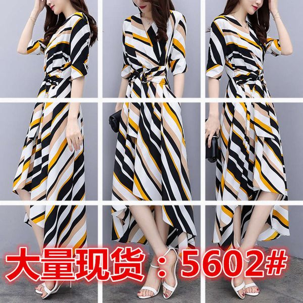 2019 new summer decoration height waist length drs women's chiffon stripe v-neck mid sleeve long skirt large, Black;gray
2019 new summer decoration height waist length drs women's chiffon stripe v-neck mid sleeve long skirt large, Black;gray