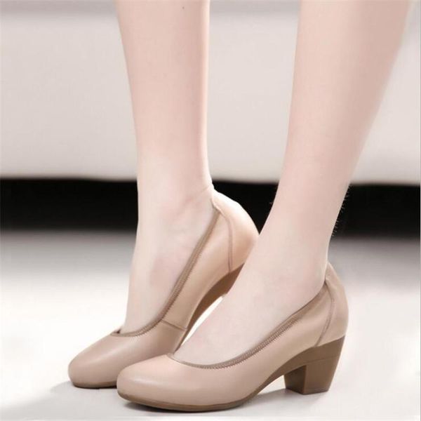 black shallow mouth women's high heels thick with leather comfortable work shoes large size 32-43 spring autumn women's shoes
black shallow mouth women's high heels thick with leather comfortable work shoes large size 32-43 spring autumn women's shoes