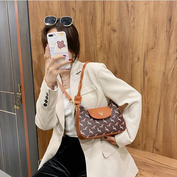 retro small bag women's bag 2020 fashionable new fashion women's one shoulder underarm versatile messenger
retro small bag women's bag 2020 fashionable new fashion women's one shoulder underarm versatile messenger