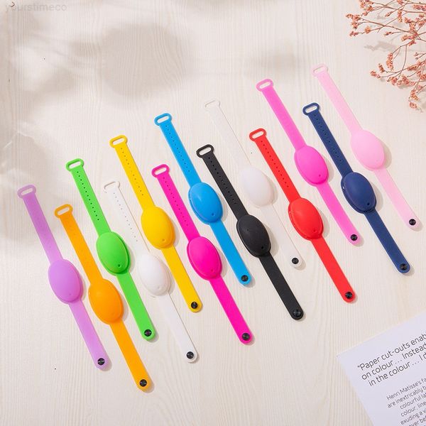 wrist hand silicone bracelet heart shaped 10ml wristband portable dispensing squeezy sanitizer bangle party favor gift
wrist hand silicone bracelet heart shaped 10ml wristband portable dispensing squeezy sanitizer bangle party favor gift