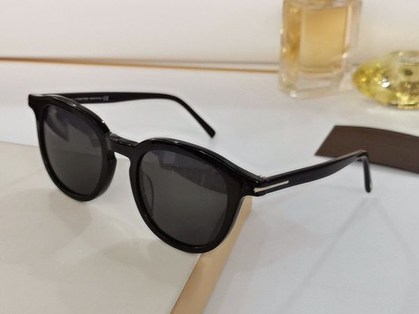 816 fashion women and men sunglasses small frame charming style popular simple uv400 outdoor glasses with case quality, White;black
816 fashion women and men sunglasses small frame charming style popular simple uv400 outdoor glasses with case quality, White;black